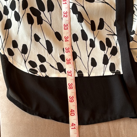 DKNY. Women’s Ivory & Black Sheer Shirt Dress. Long sleeves. Size M. But… - Picture 11 of 11